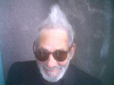 ba jaber il est algerien l'age 65ans avec la coupe de beckam merveilleux